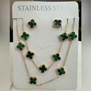 Elegant Green and Gold Clover Jewelry Set